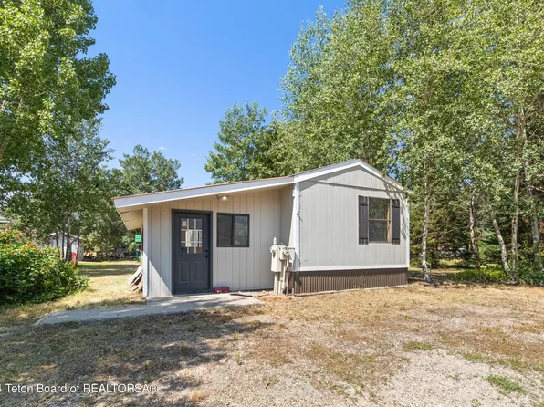 693 E Cottage Ln, Alpine, WY 83128