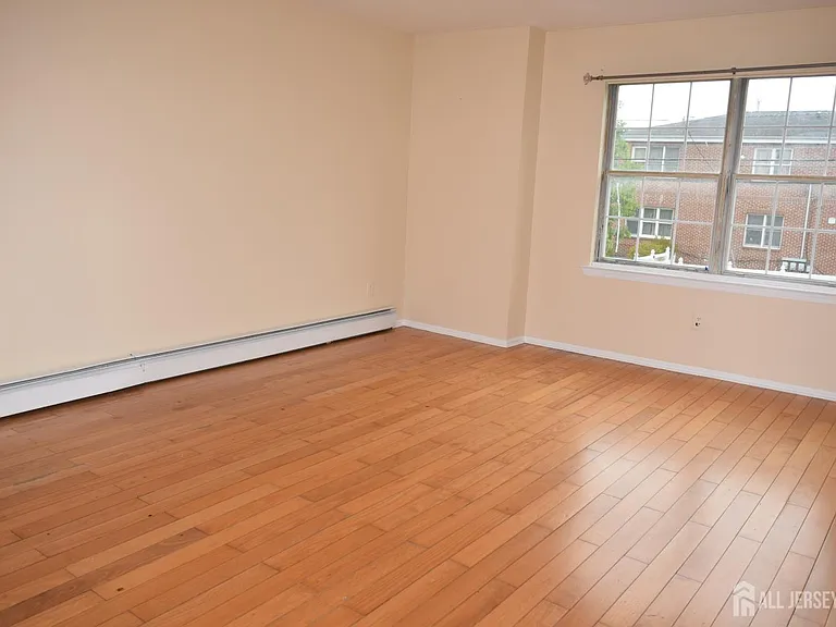 31 Larch St — Photo 10