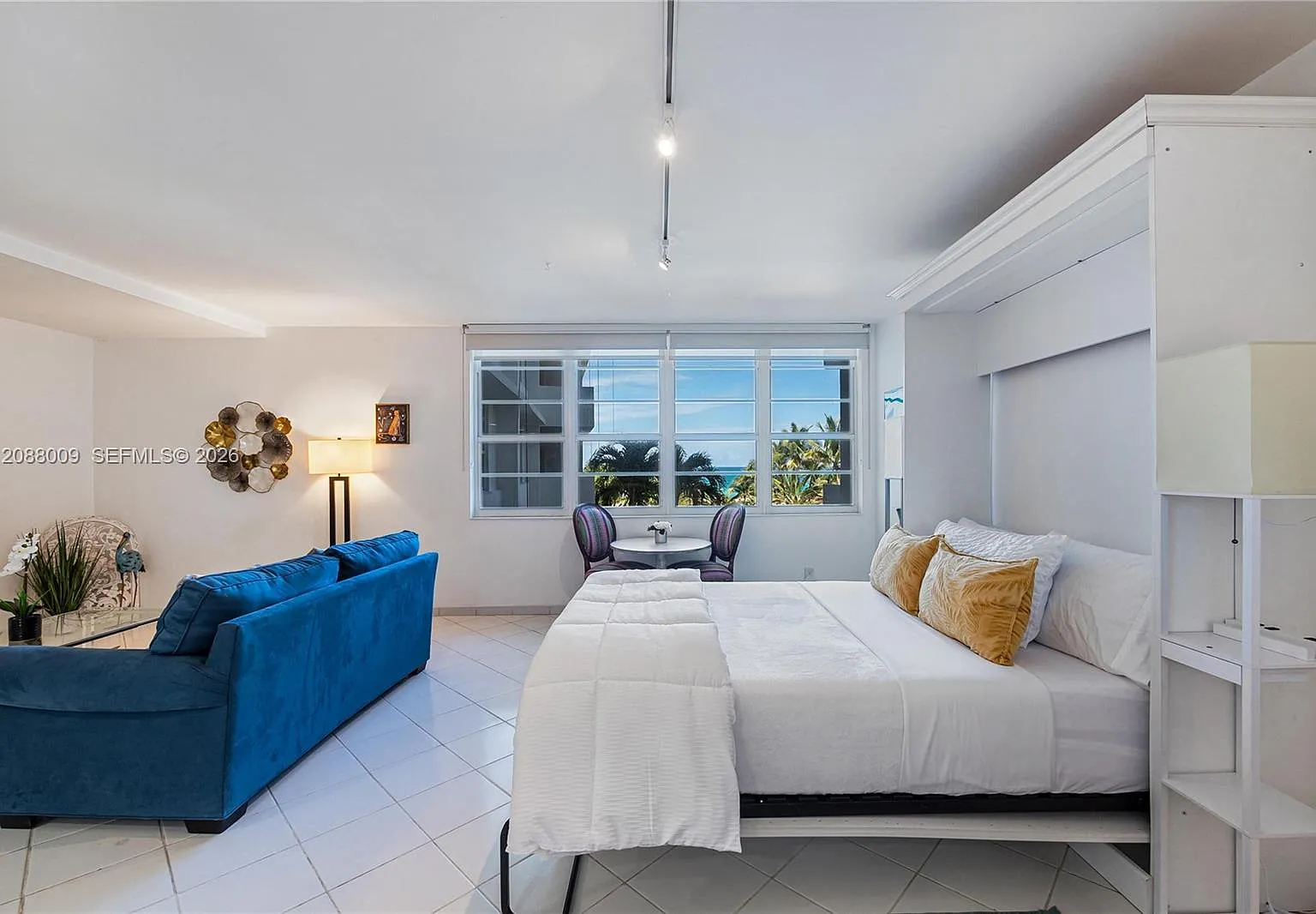 The Decoplage Condo — Photo 2
