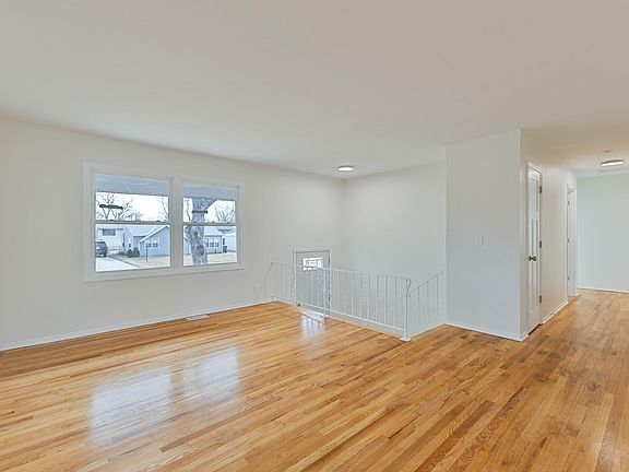 5th image of 4020 Bel Air Dr