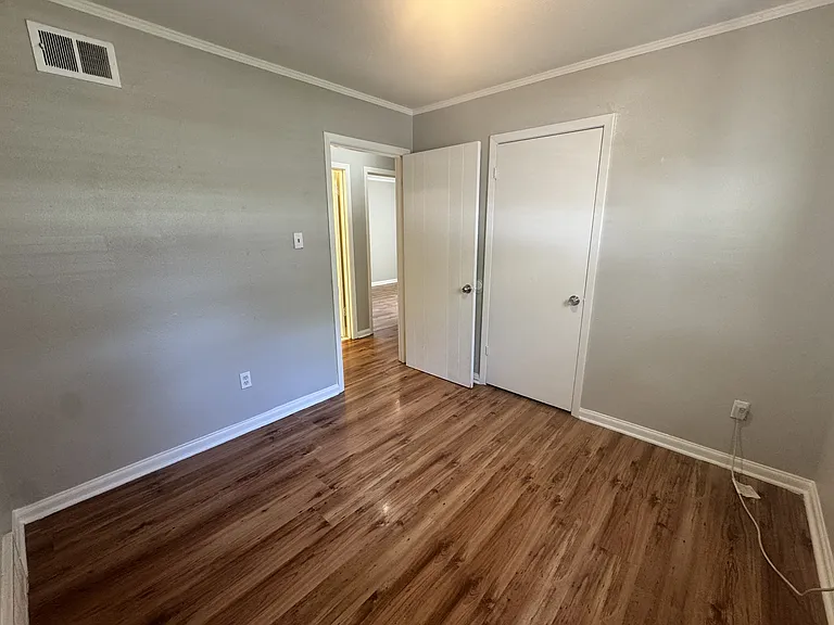 4742 Violet Ave — Photo 9