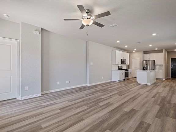4th image of 715 Lullaby Ln