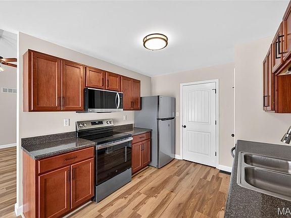 3rd image of 31 Ivy Brook Ct