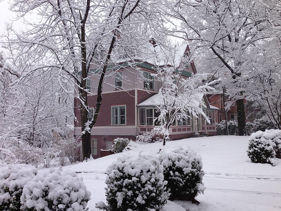1st image of 206 Walton Ave