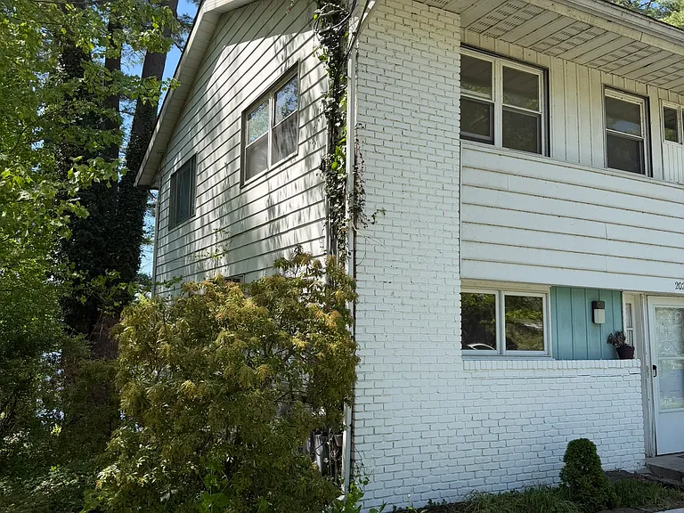 202 S Shore Dr #A — Photo 2