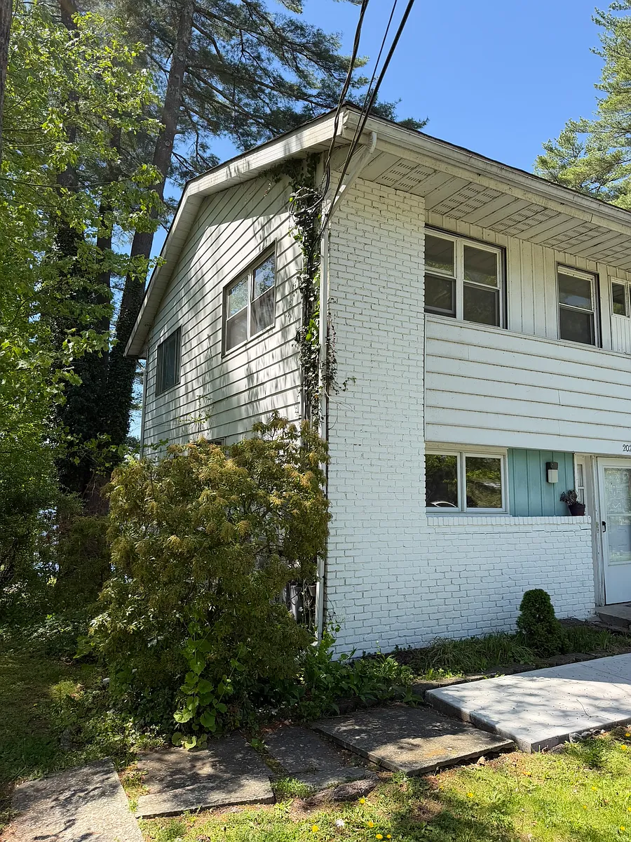 Building Photo - 202 S Shore Dr #A