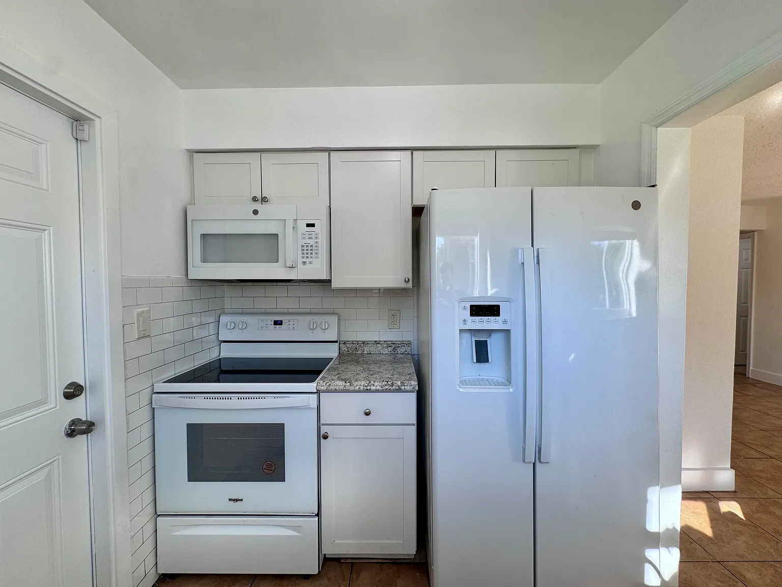 3 bed, 1.0 bath, 1000 sqft, $2,195 — Photo 4