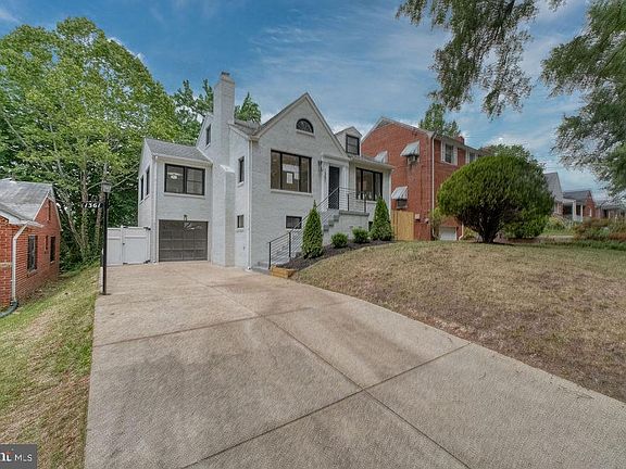 3rd image of 1361 Branch Ave SE