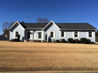 5608 Chestnut Pond Dr, Ooltewah, TN 37363