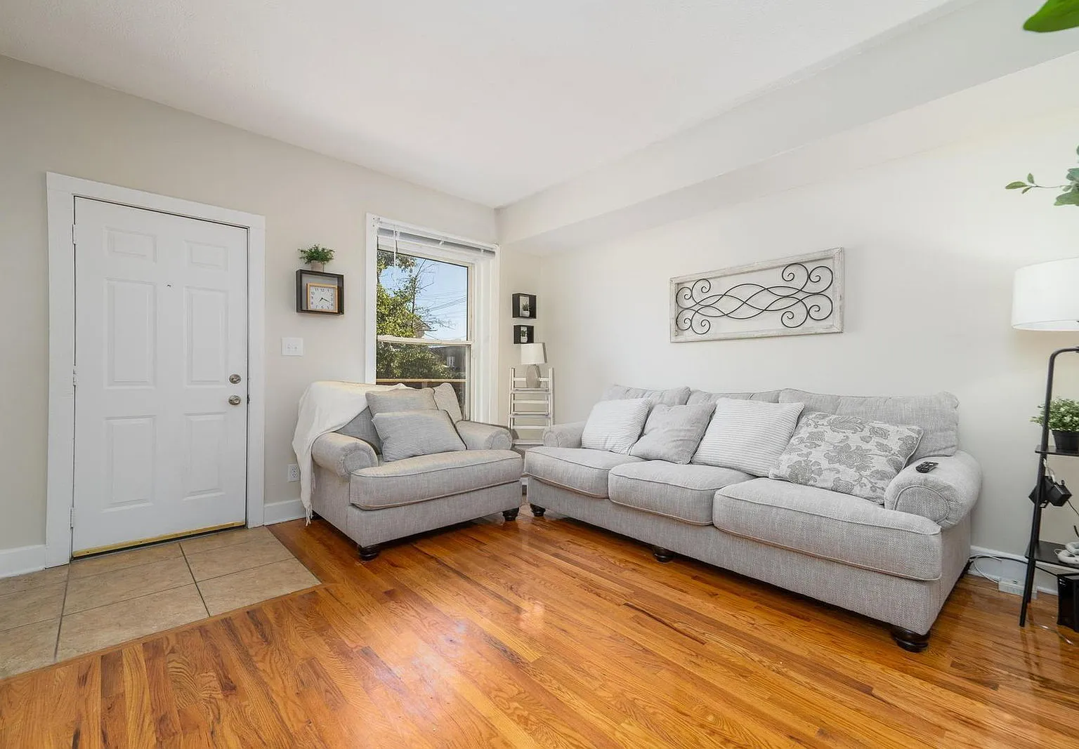 3 bed, 1.5 bath, $1,656 — Photo 3
