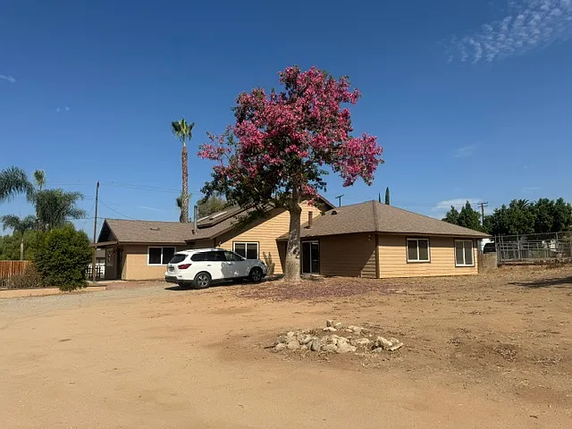 3 bed, 2656 sqft, $5,995 — Photo 2