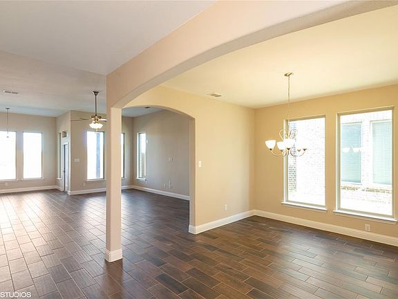 2nd image of 904 Sundrop Dr