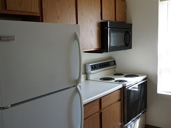 2nd image of 901 S 4th St APT 36