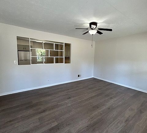 4th image of 5510 Cedarwood Dr
