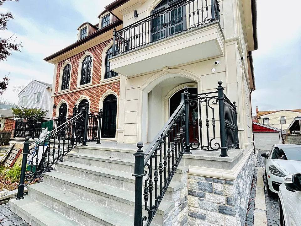 146-33 Holly Ave #1