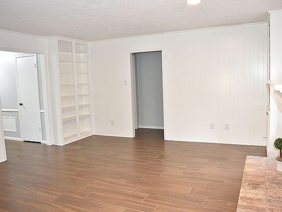 Living Rm and Master Hall