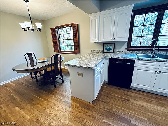 4th image of 252 Vassar Ave