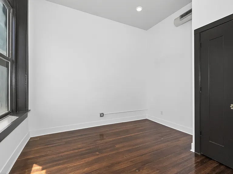607 Main St #7 — Photo 5