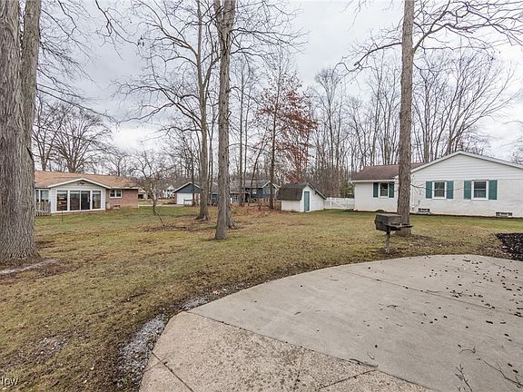 5th image of 749 Lindenwood Ln