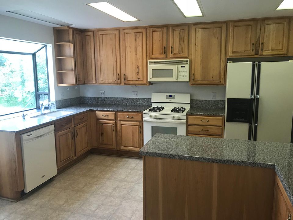 2nd image of 149 Karen Pl