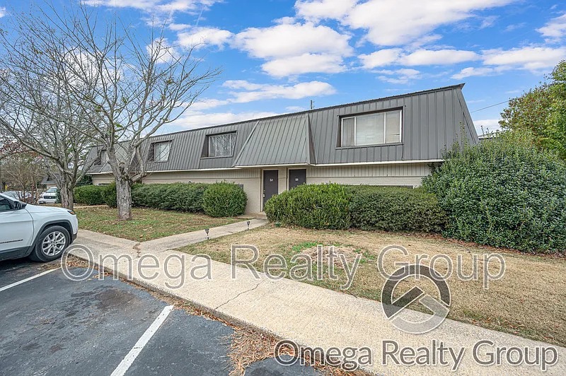 2 bed, 1.0 bath, 900 sqft, $525 — Photo 1