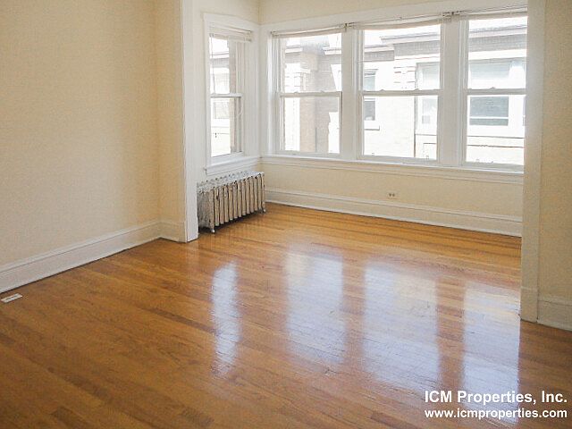 1st image of 5047.5 N Damen Ave #3W