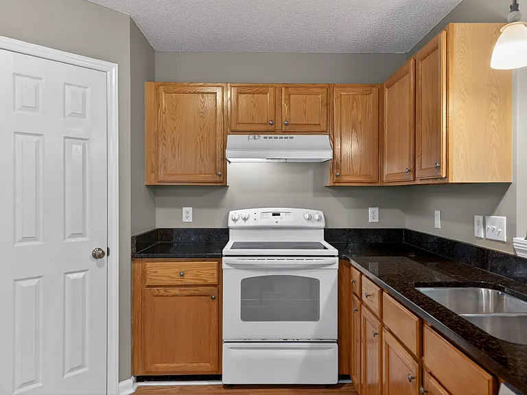 6804 Broome Bay Ct — Photo 25