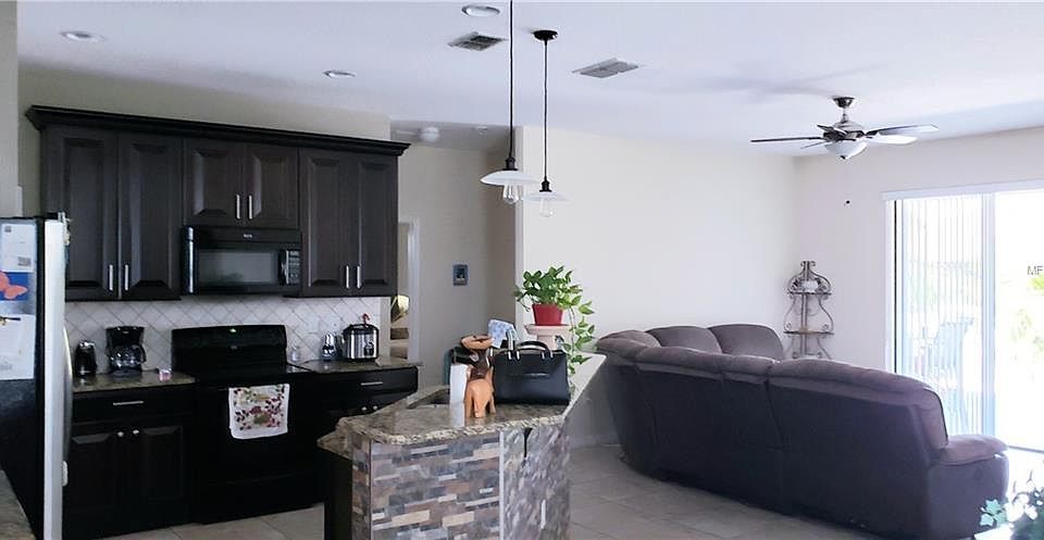 2nd image of 981 Costa Mesa Ln