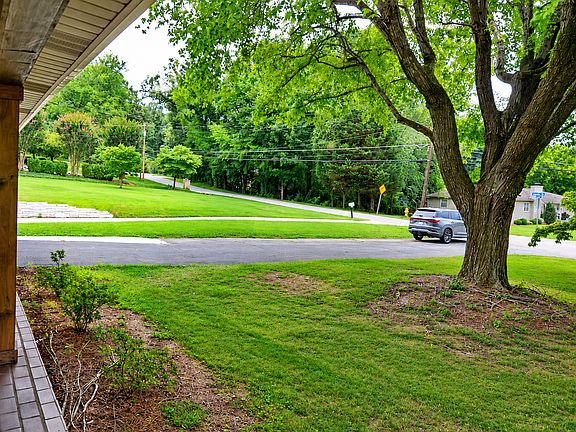 3rd image of 10936 Thornton Dr