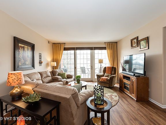 4th image of 543 N Hough St APT 204