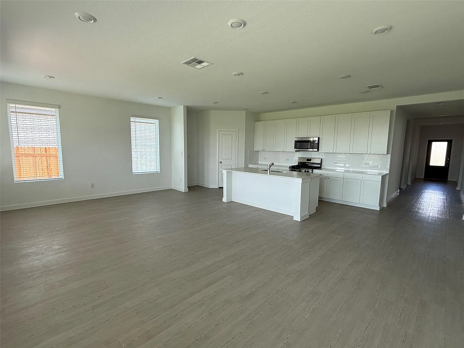 4 bed, 2.0 bath, 2060 sqft, $2,250 — Photo 4