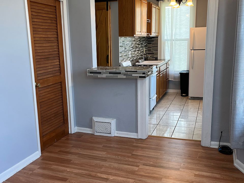 Living room with small breakfast bar and kitchen