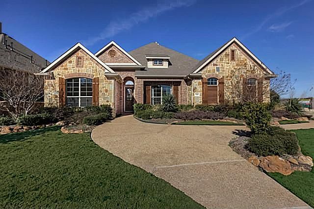 1st image of 729 Fairfax Ln