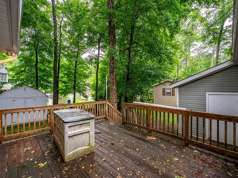 39 Nottingham Ln — Photo 40