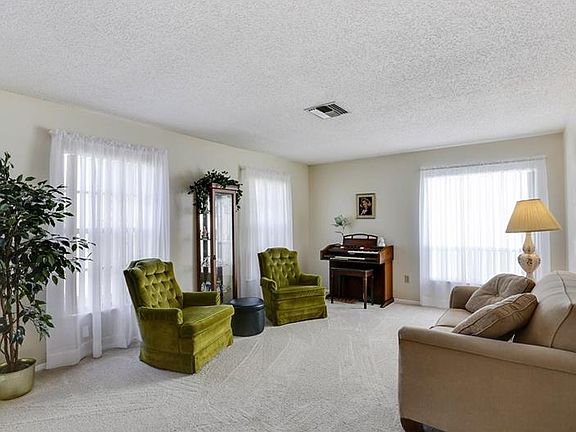 5th image of 15017 Redcliff Dr
