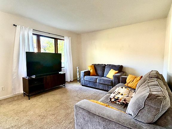 5th image of 110 Sweetgrass Ln