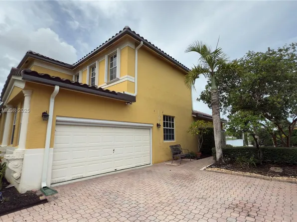 1247 NW 165th Ave, Pembroke Pines, FL