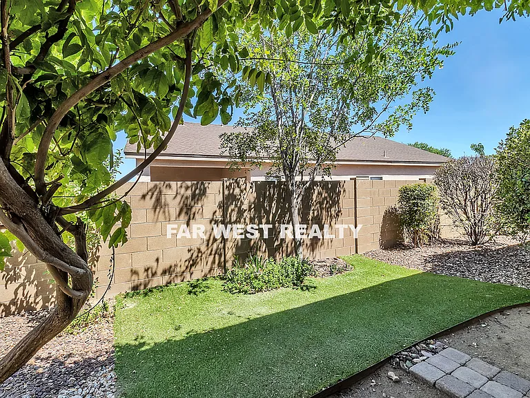 5251 N Celestine Ct — Photo 37