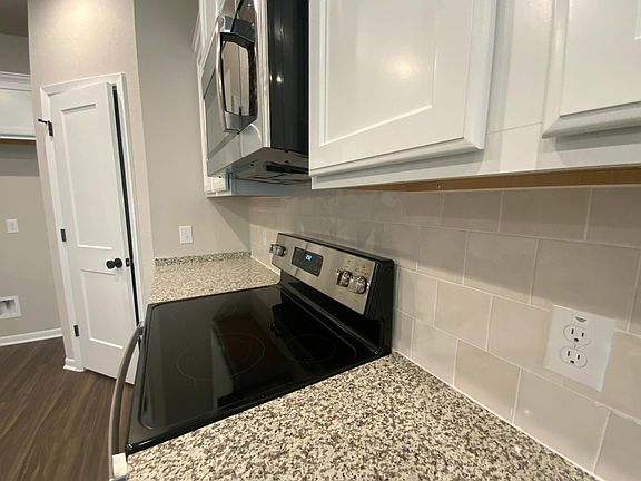 3rd image of 607 Winscott Ave