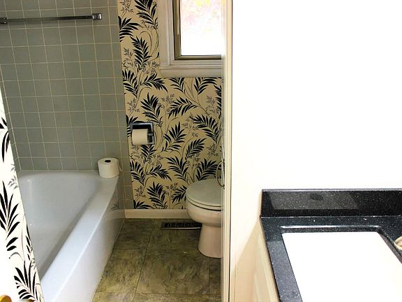4th image of 2208 Wesley St