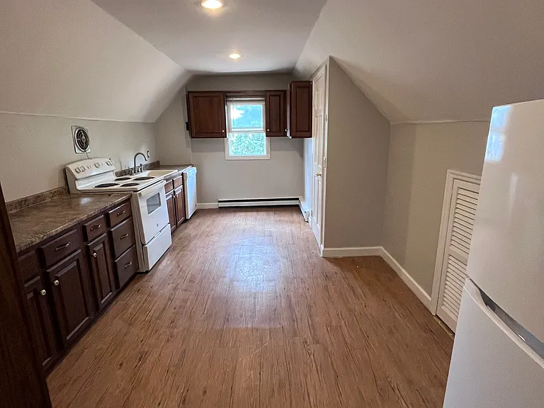 201 Main St #4 — Photo 12