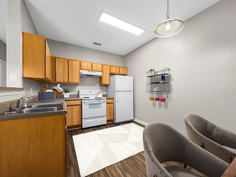 Pine - 1 Bed / 1 Bath - 760 Sq.Ft.