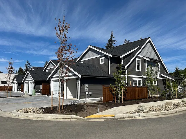 2 bed, 2.5 bath, $2,195 — Photo 2