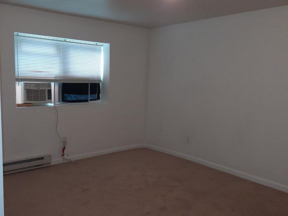 5th image of 1217 Oak St APT 1