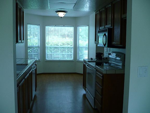 4th image of 513 Oakborough Ave