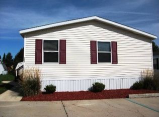 282 Meadows Cir S, Wixom, MI