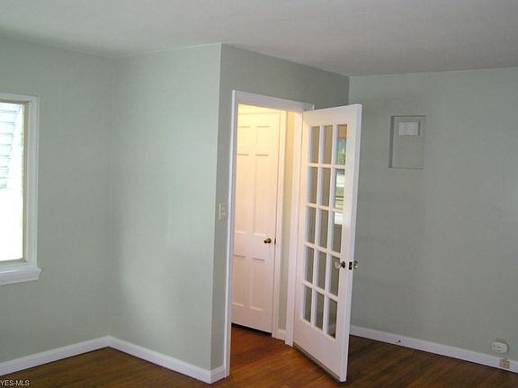 3rd image of 714 E 260th St