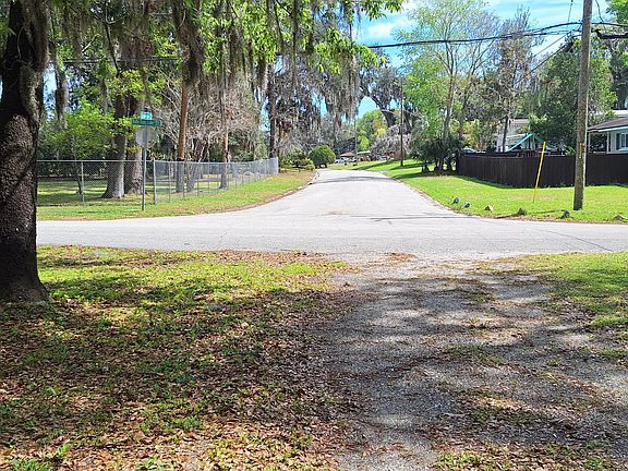 3rd image of 1900 E HOLLY OAKS LAKE Road E