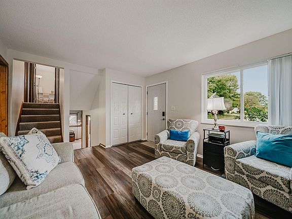 3rd image of 8563 Seabright Dr