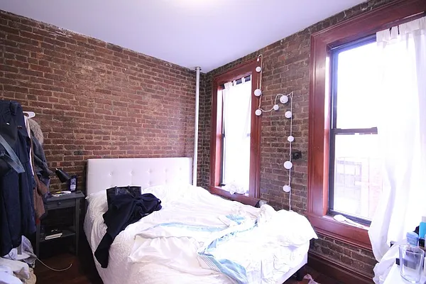 Rented by Dynamik Realty | media 16